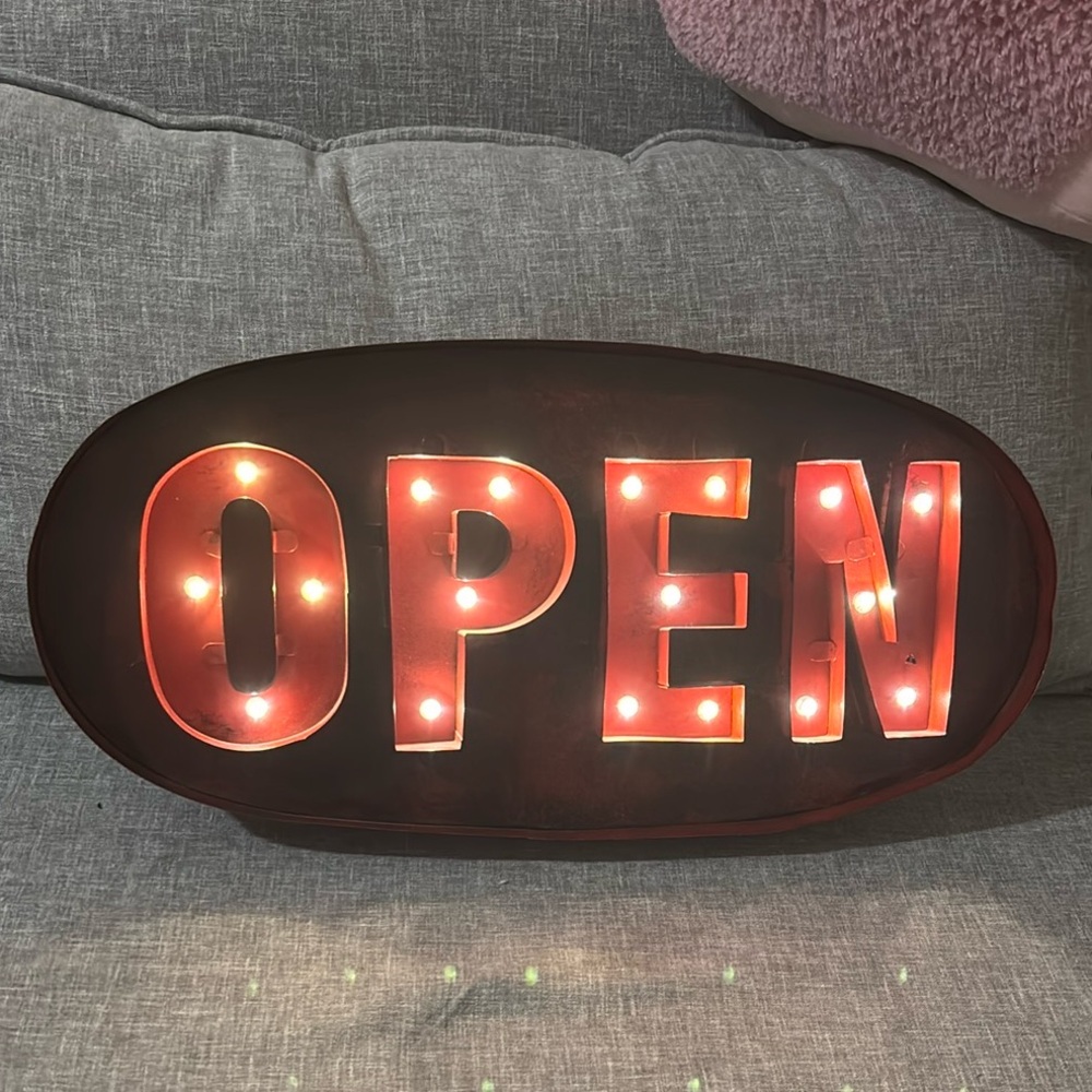 Vintage Style “OPEN” LED Light Sign – Bar / Café Wall Décor